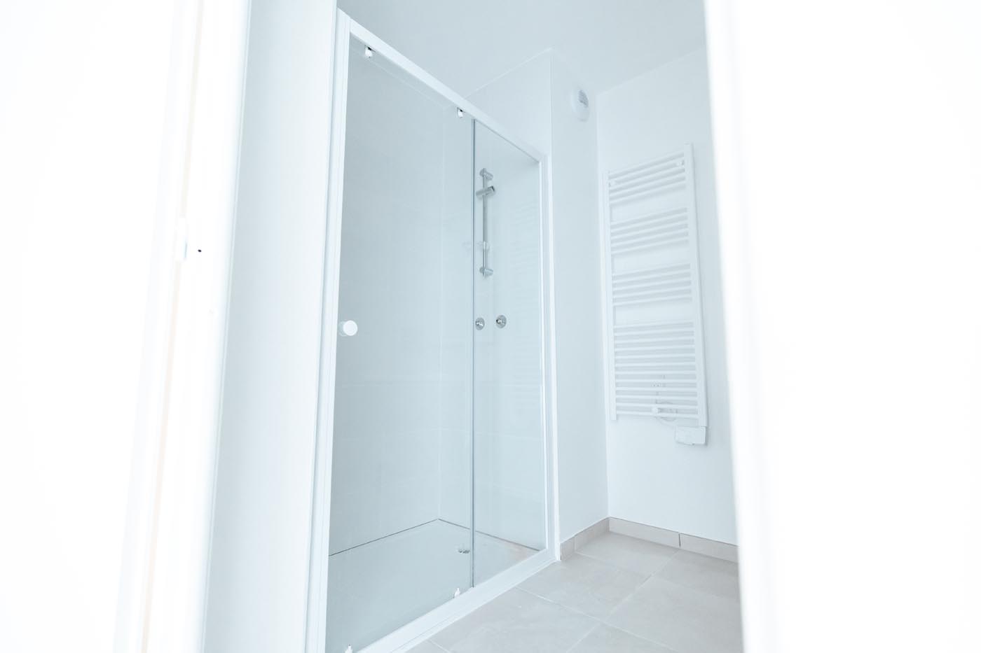 Salle de bains et sèche serviette